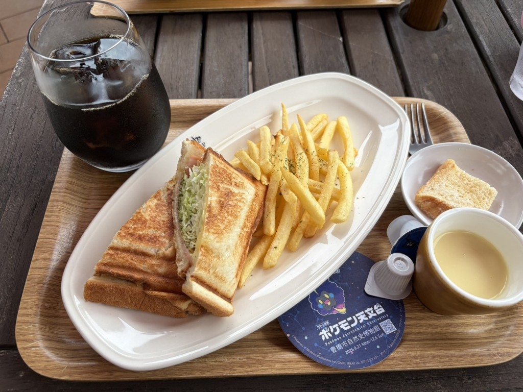 housecom_jp's tweet photo. ネオ こすたりか ミュージアムカフェ♪♪　豊橋市美術博物館の敷地内にあるんです・・！
テラス席がオススメ！愛犬ちゃんもお連れができます！
＃ネオこすたりかミュージアムカフェ＃豊橋テラスカフェ＃市美術博物館[ハウスコム 豊川店] https://t.co/rY1OmBQZ6I