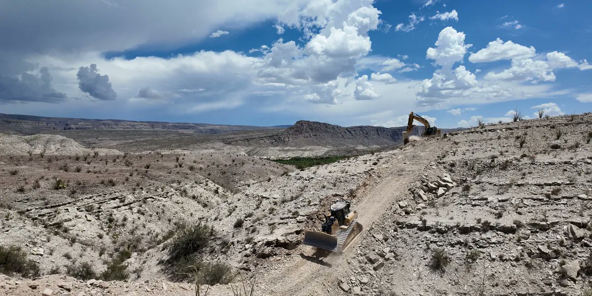 borderObserver's tweet photo. 2 headlines with the keyword Border | Big Bend | Judge | Trump | Tariff
https://t.co/a49Np3xRPJ https://t.co/PGv1TelvAr