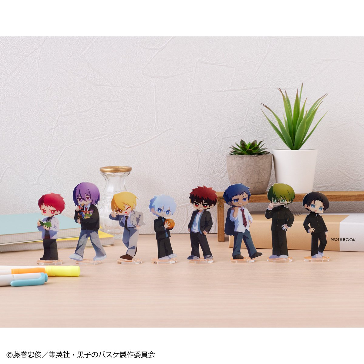 megahouse_tori's tweet photo. 【#黒子のバスケ】

◤デザイン初公開！◢

🏀✨━━━━━
　　いるすた
　黒子のバスケ
　　━━━━━✨🏀

「そこにいる、アクリルスタンド」がコンセプトの
両面アクスタシリーズ「いるすた」に
『黒子のバスケ』が登場メガ🐣

⏰予約開始は10月8日(木)

予約情報は当アカでお知らせメガ！
https://t.co/4Y0TqYcSyz

#kurobas