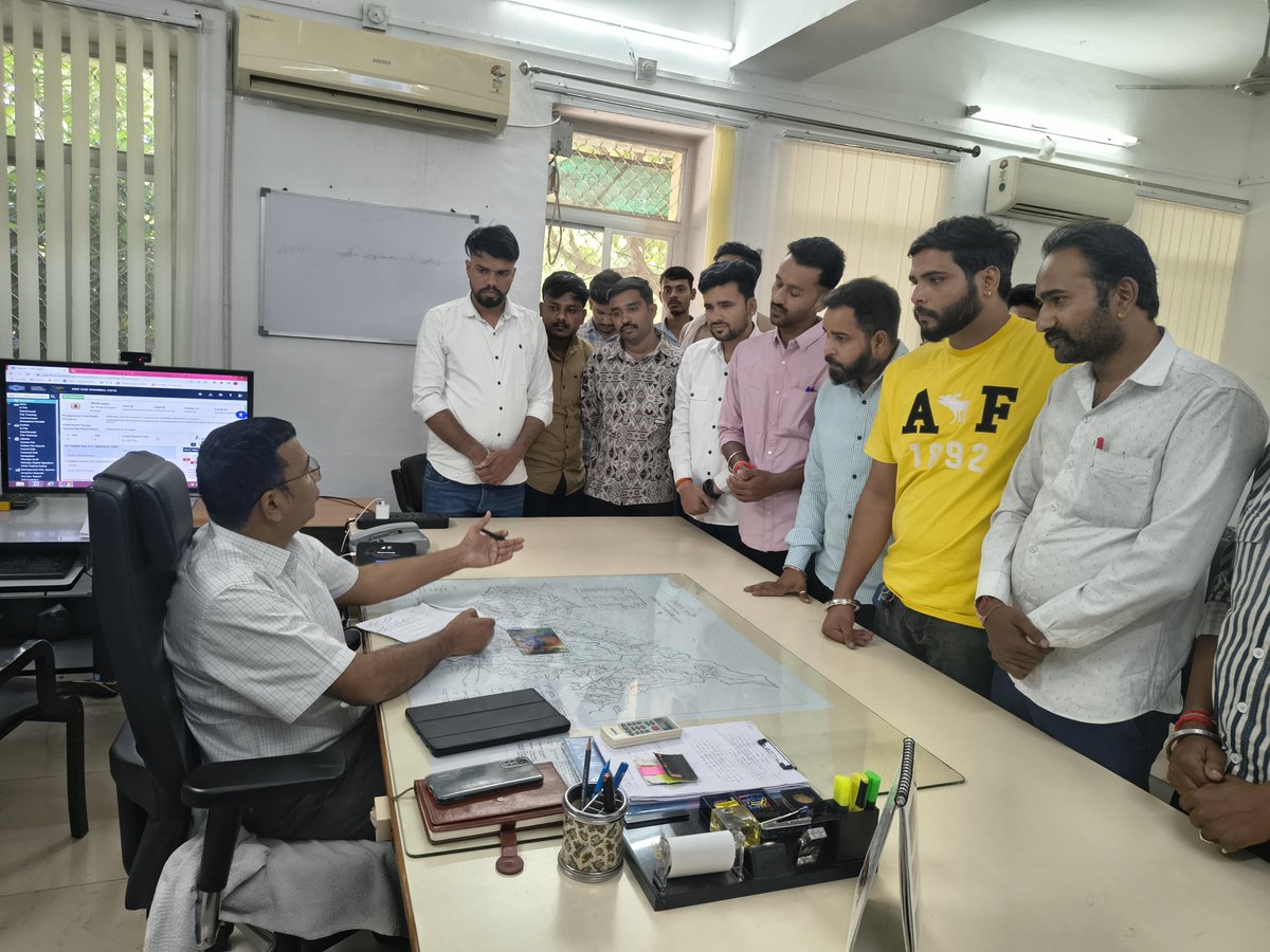 RohitPr86075043's tweet photo. **RPSC SI भर्ती परीक्षा को पुनः आयोजित करने एवं RPSC की मनमानी के चलते लाखों अभ्यर्थियों के भविष्य से हो रहे खिलवाड़** के विरोध में **4 सूत्रीय मांगों** को लेकर अतिरिक्त संभागीय आयुक्त महोदय कोटा को ज्ञापन सौंपा।
#RPSCSI #SIRecruitment #ReExam #rpsc #student https://t.co/X80TdO9lsL