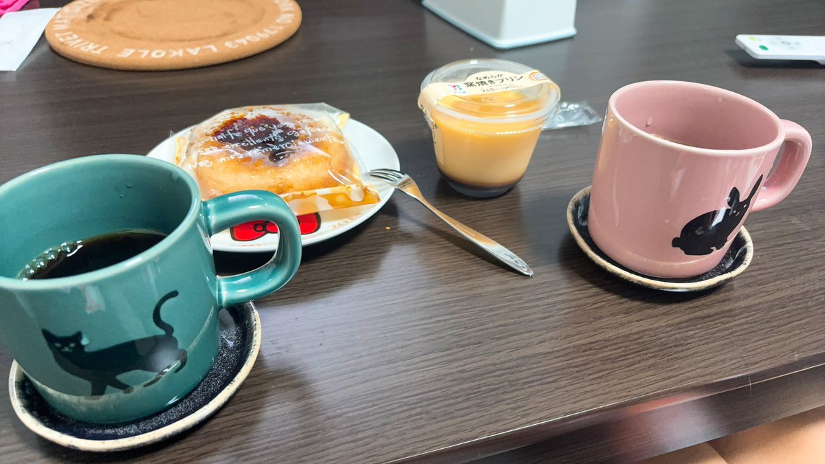 Akaminithm2's tweet photo. ロールキャベツと淡雪
コーヒーマグとデザート
バカ辛いペペロンチーノ
まじで美味しい https://t.co/lecUZhpGXo