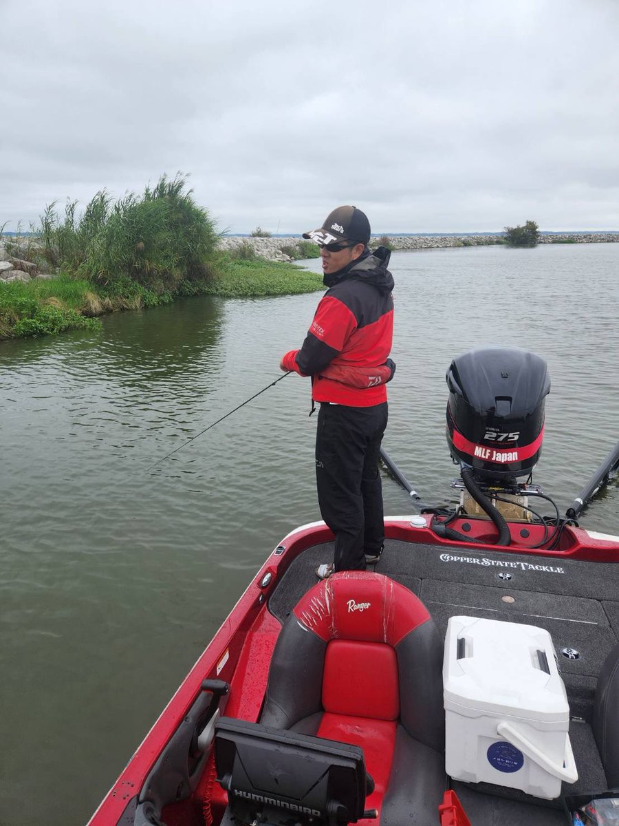 dacunling's tweet photo. 兵頭プロ　
流石のナイスフィッシュ

わし　ノーフィッシュ

なので
上がったあと

いつもの横利根川で　残業！！

#霞水系
#横利根川
#ブリッツSSR https://t.co/PgMfFXMwen