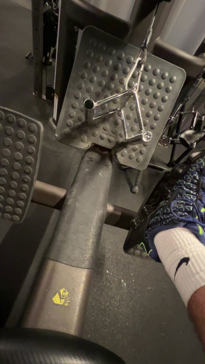 MasterCSocks's tweet photo. Come on then, what sub boy is gonna worship me after my workout?? 😈 https://t.co/GN0GO5P2iS