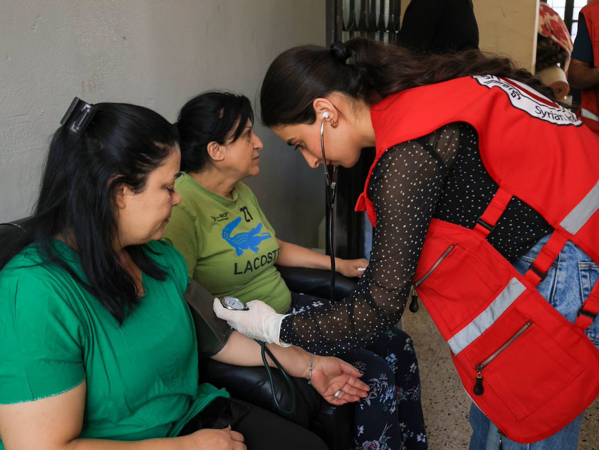 SYRedCrescent's tweet photo. Volunteers from #SyrianArabRedCrescent delivered a diabetes awareness session for 45 displaced people in two shelters in #Sweida, alongside health screenings including blood pressure, blood glucose and growth assessments, supported by @danskrodekors . https://t.co/rmKv0T1xYr