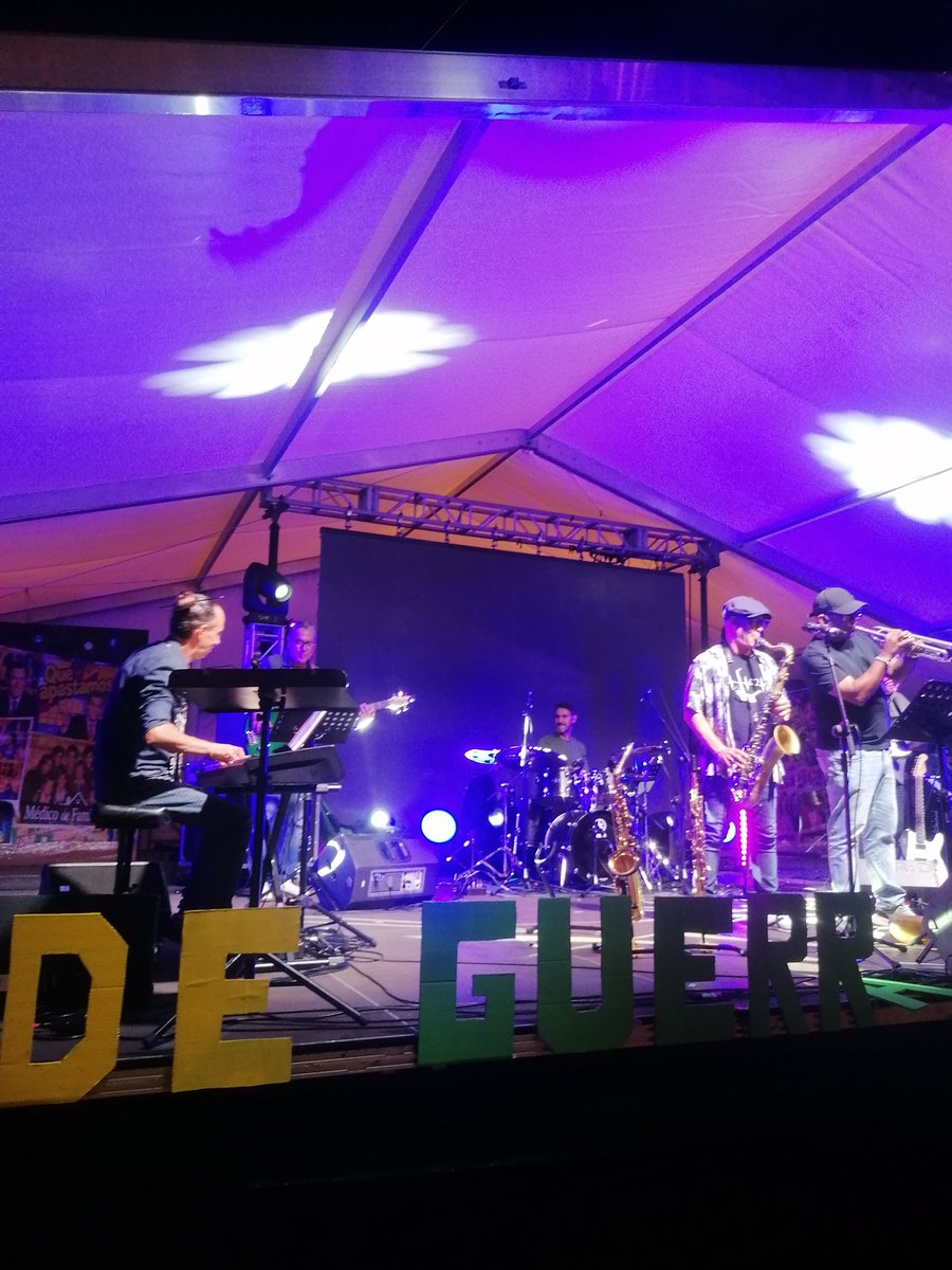 tacovin's tweet photo. Espléndida velada a ritmo de jazz anoche en Valle de Guerra con motivo de las Fiestas Patronales en Honor a Nuestra Señora del Rosario. El Jazz y los vinos con DO Tacoronte-Acentejo consolidan su gran fusión.🍷🎼🎹
#winelover #ayutamientolalaguna https://t.co/PQnRDYaD7v