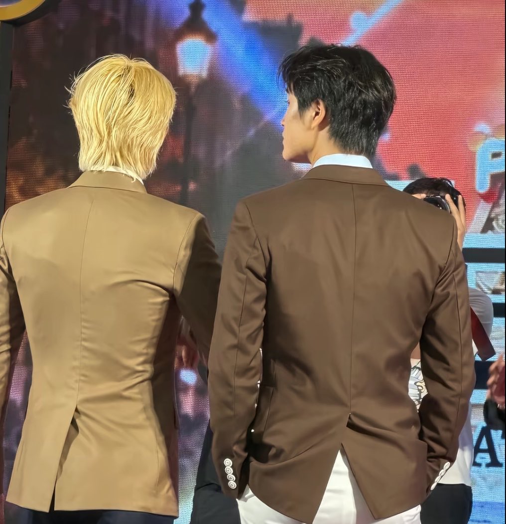 awktodaisukiyo's tweet photo. มานขนาดนิ้เลยหรอ ㅜ ㅜ เกินไปมากอะ เราเดรส https://t.co/TRr27OkffW
