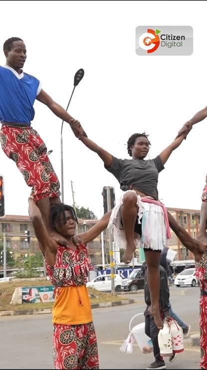 Kamau266's tweet photo. Kenyan acrobats.            south African acrobats https://t.co/8EgT4onmGe