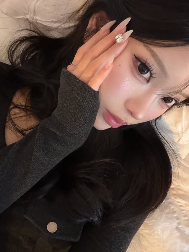 1999_ls's tweet photo. こーゆーケバすぎず、
メイクがとても丁寧なギャルが
しょーみいっちゃん可愛い https://t.co/ICdY2NCg66