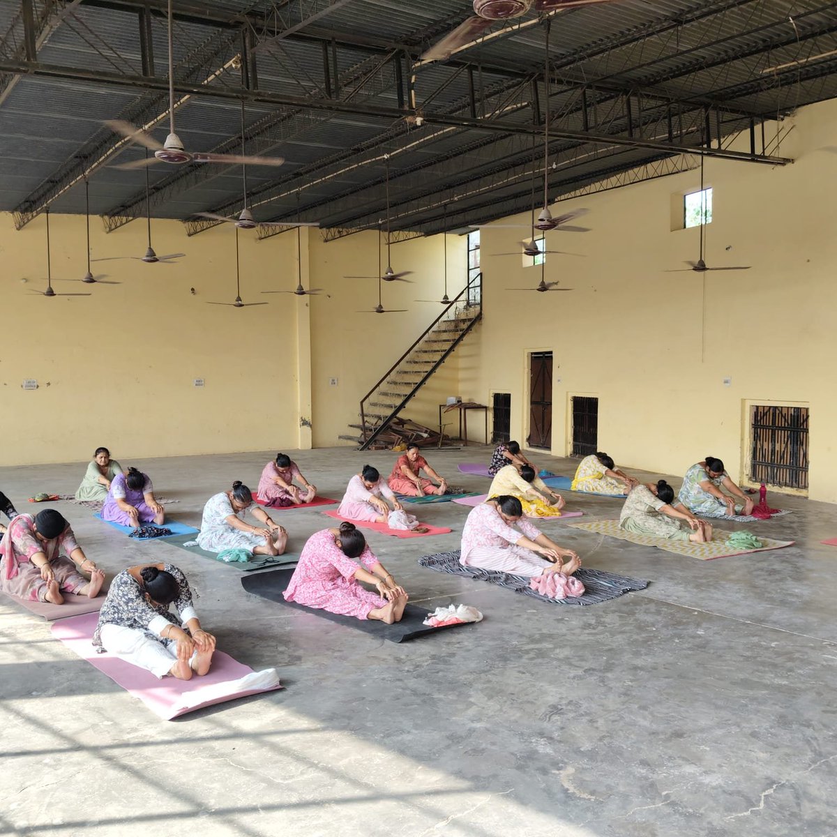 cmdypatiala's tweet photo. Kamboj dharmshala Chilheri Patiala 
Time 2-3pm

@cmdiyogshala
@BhagwantMann
@AAPbalbir
@YogaAmreshJha
@KamleshMSU
@PbGovtIndia
#cmdiyogshala
#freeyogaclasses
#GovernmentofPunjab https://t.co/wdUhaG6SBy