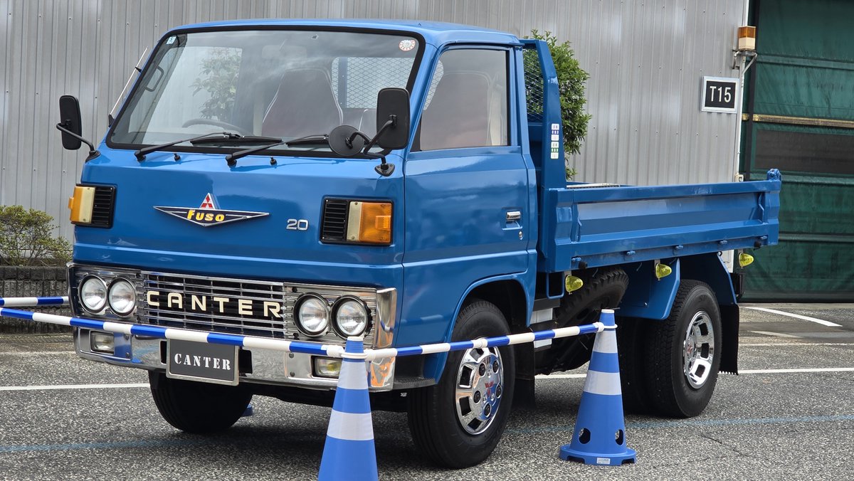 kobujimekinako's tweet photo. ふそうファミリーデー展示車 https://t.co/q4TcqyWSHN