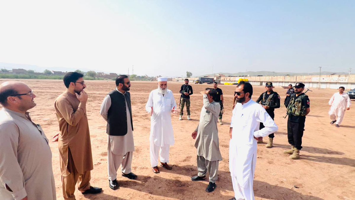 Regnart007's tweet photo. سہیل آفریدی کا قافلہ آج رات ضلع کوہاٹ کے تحصیل لاچی میں مین انڈس وے کے قریب فٹبال گراونڈ میں پڑاو ڈال کر رات گزارے گا۔ سہیل آفریدی کا قافلہ کرک سے بالا مقام پر رات 08 بجے پہنچے گا، https://t.co/OYbgdKttKF