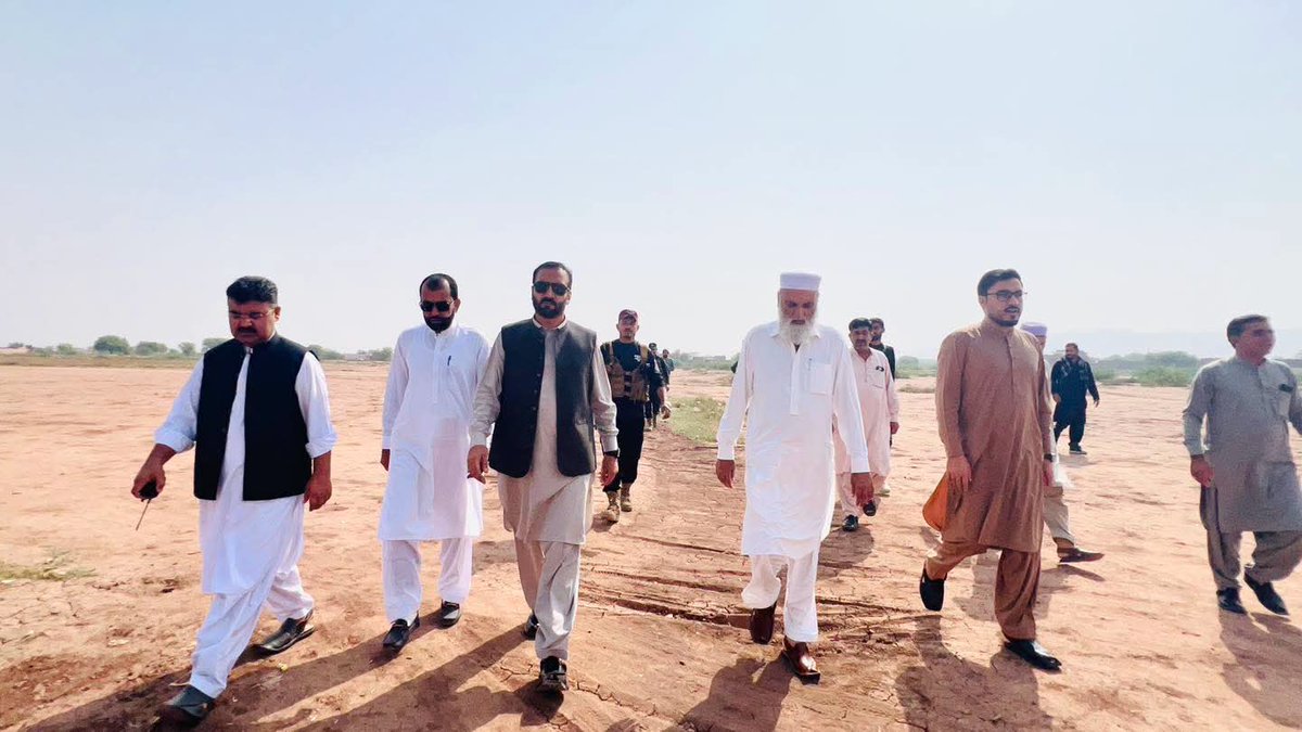 Regnart007's tweet photo. سہیل آفریدی کا قافلہ آج رات ضلع کوہاٹ کے تحصیل لاچی میں مین انڈس وے کے قریب فٹبال گراونڈ میں پڑاو ڈال کر رات گزارے گا۔ سہیل آفریدی کا قافلہ کرک سے بالا مقام پر رات 08 بجے پہنچے گا، https://t.co/OYbgdKttKF