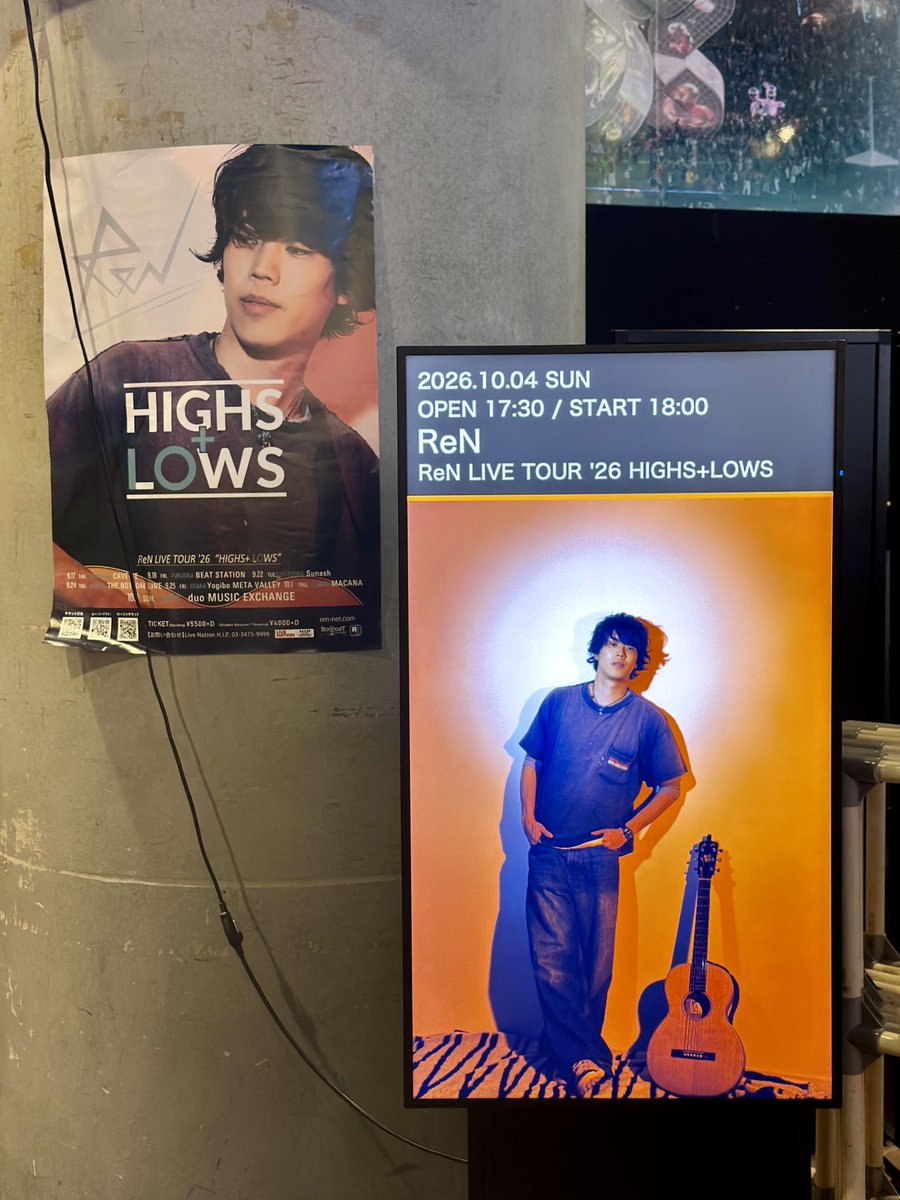 kenesu99's tweet photo. literally had goosebumps throughout the show 💙 he only had a guitar and a loop pedal but it was amazing…gagged indeed 🫶

btw saw #オーラル’s billboard in front of duo 👀👁️‍🗨️ looking fwd to #オーラル_プレパ 

#未開拓地  
#ReN  
#highsandlowsTOUR https://t.co/9hnnlCwnnz