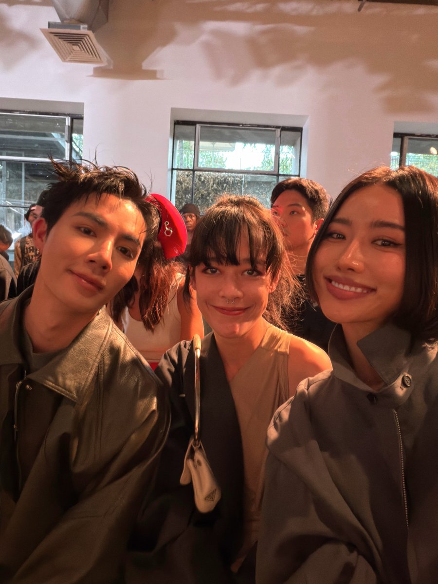 SpmMod's tweet photo. ‼️minjujo‼️

IG : https://t.co/OpzWojUmBm

ZEEPRUK PFW 2027
#ConceptKoreaXZeePruk
#BONBOM #ASPARAGUS
#KOCCA #ConceptKorea #koccafashion 

@zee_pruk #ZeePruk https://t.co/LLhwiySIIA