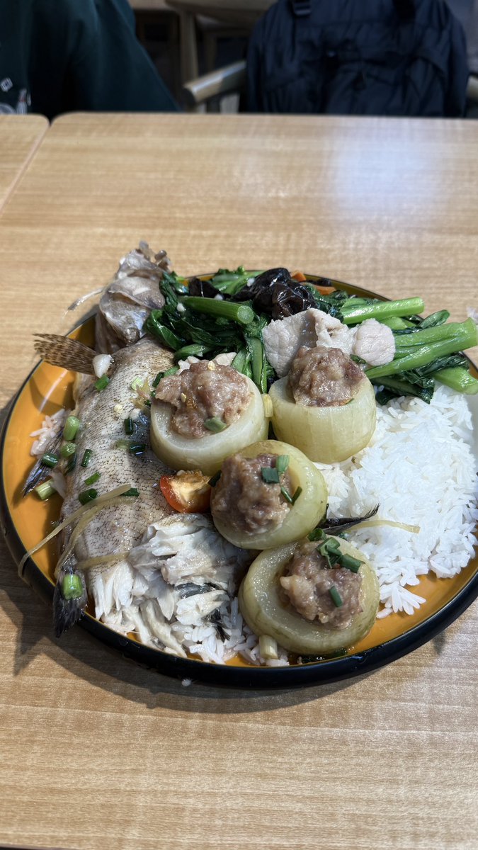 Kylelaw63's tweet photo. 练后来一餐：

70港币的的薄肌三送饭 https://t.co/2WzvoPSAa5