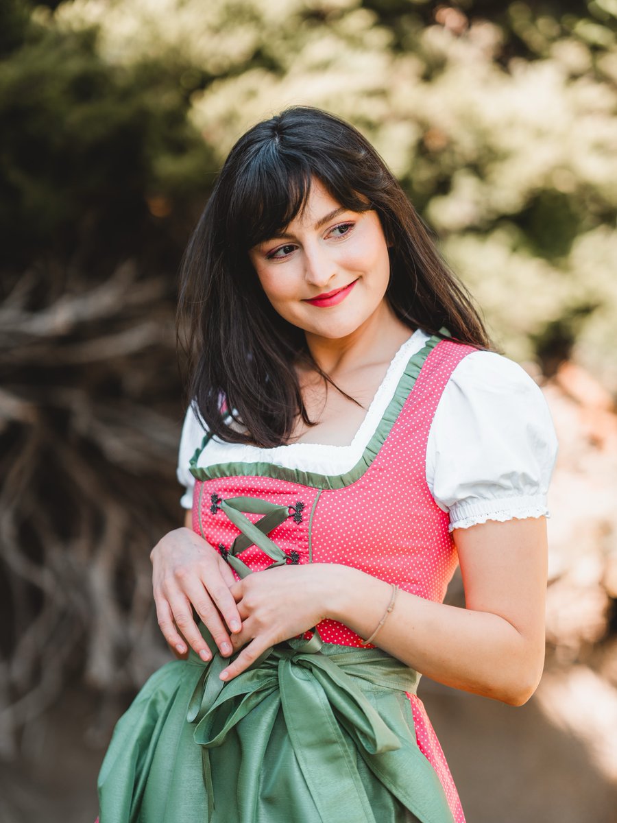 sadecesen123's tweet photo. 27 and collecting traditional costumes, hoping one day one finally feels like home. This is my favorite so far. Thanks @baufi_caro for it and @herzlich_skin_care for the makeup. https://t.co/jg6gm8wduD