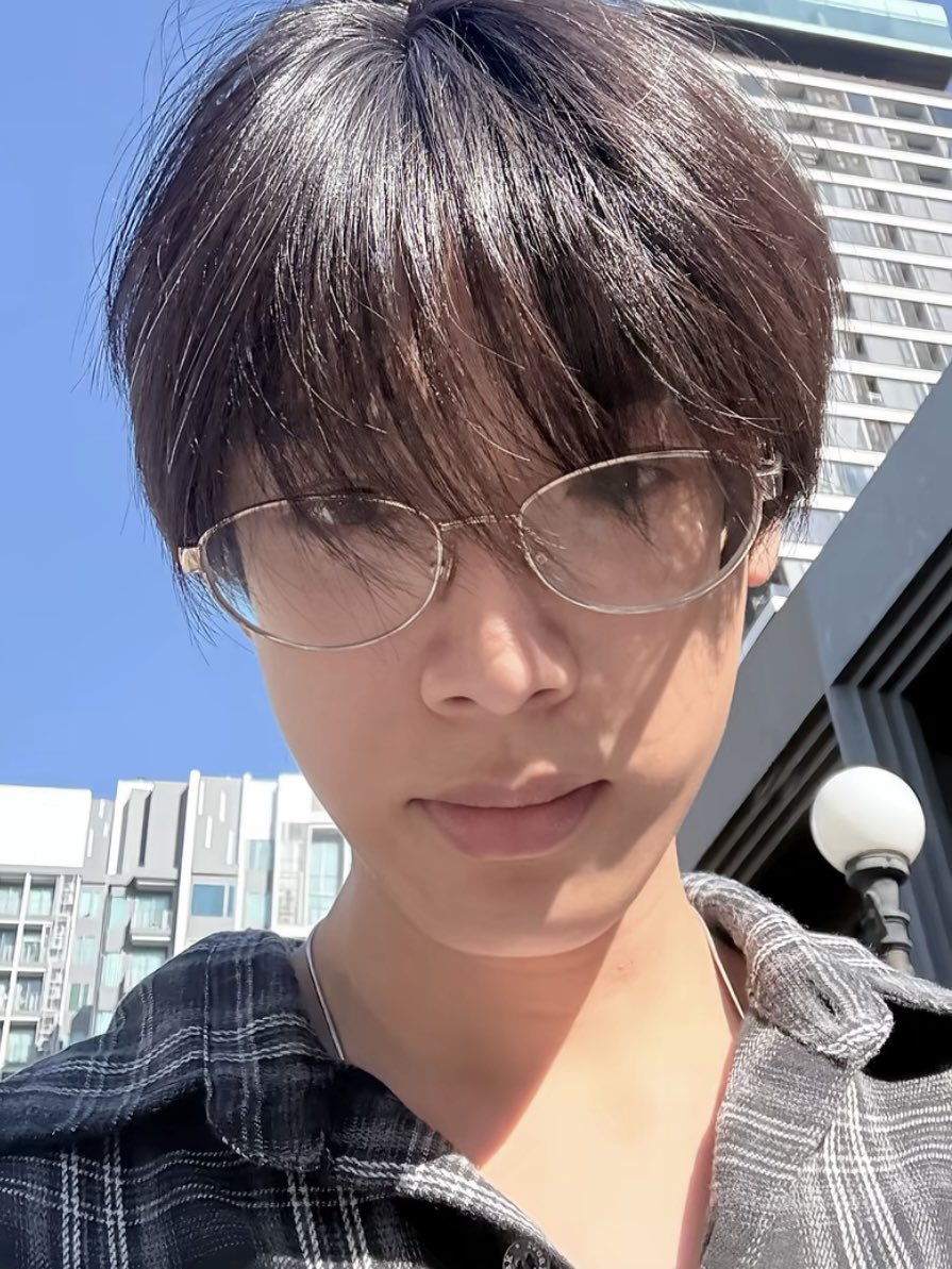 moodyfenrir's tweet photo. นี่เข้าใจไทยบัสทุกอย่าง ฮีสรรหาคำมาเรียกได้ตรงใจและน่ารักมาก ㅜ ㅜ 💗🥺

ไอตูดหมึก                              น้องแว่นเฉิ่ม https://t.co/EHj6OOtYq3