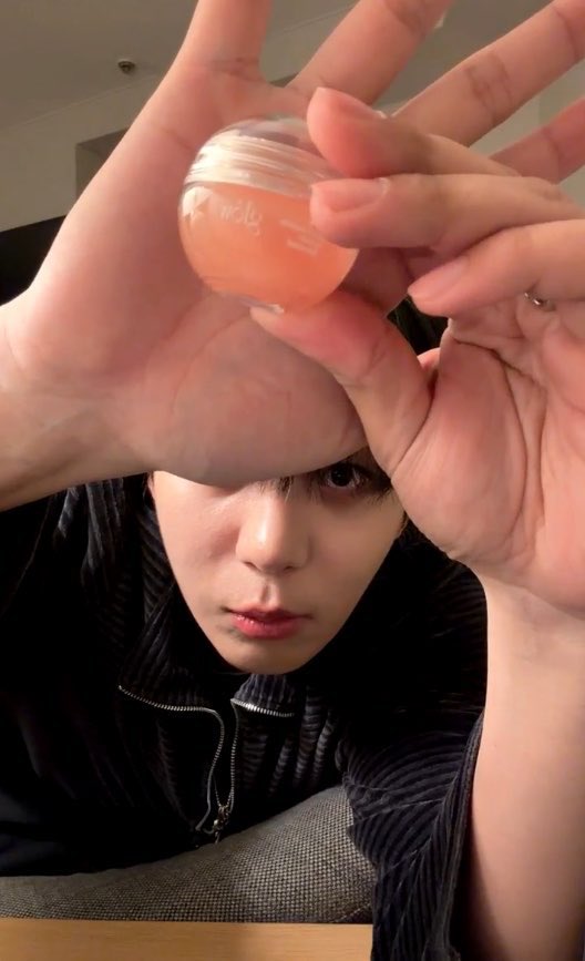 hwa_0403's tweet photo. #RT이벤트
우리 막내 종호의 생일을 맞아
한분을 추첨하여 립밤을 보내드려요!!
rt+🩷
당발-종호날 종호시
립밤 색상은 종호가 사용하는 
색상인 점 양해 부탁드려요🥹 https://t.co/F7zryAe6kf