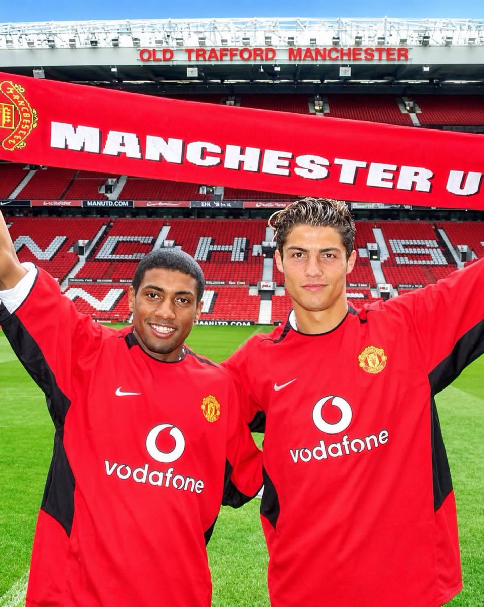 UnitedResale_'s tweet photo. It’s Manchester United ❤️✊ https://t.co/yk3u1KQdEr