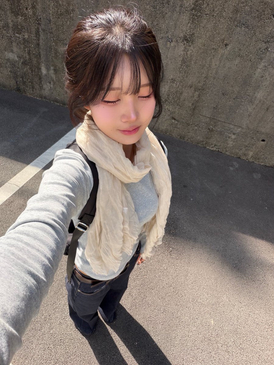 suuuuddl's tweet photo. 머플러 깔별로 쟁이고 싶음 https://t.co/7vKzWeGWBV