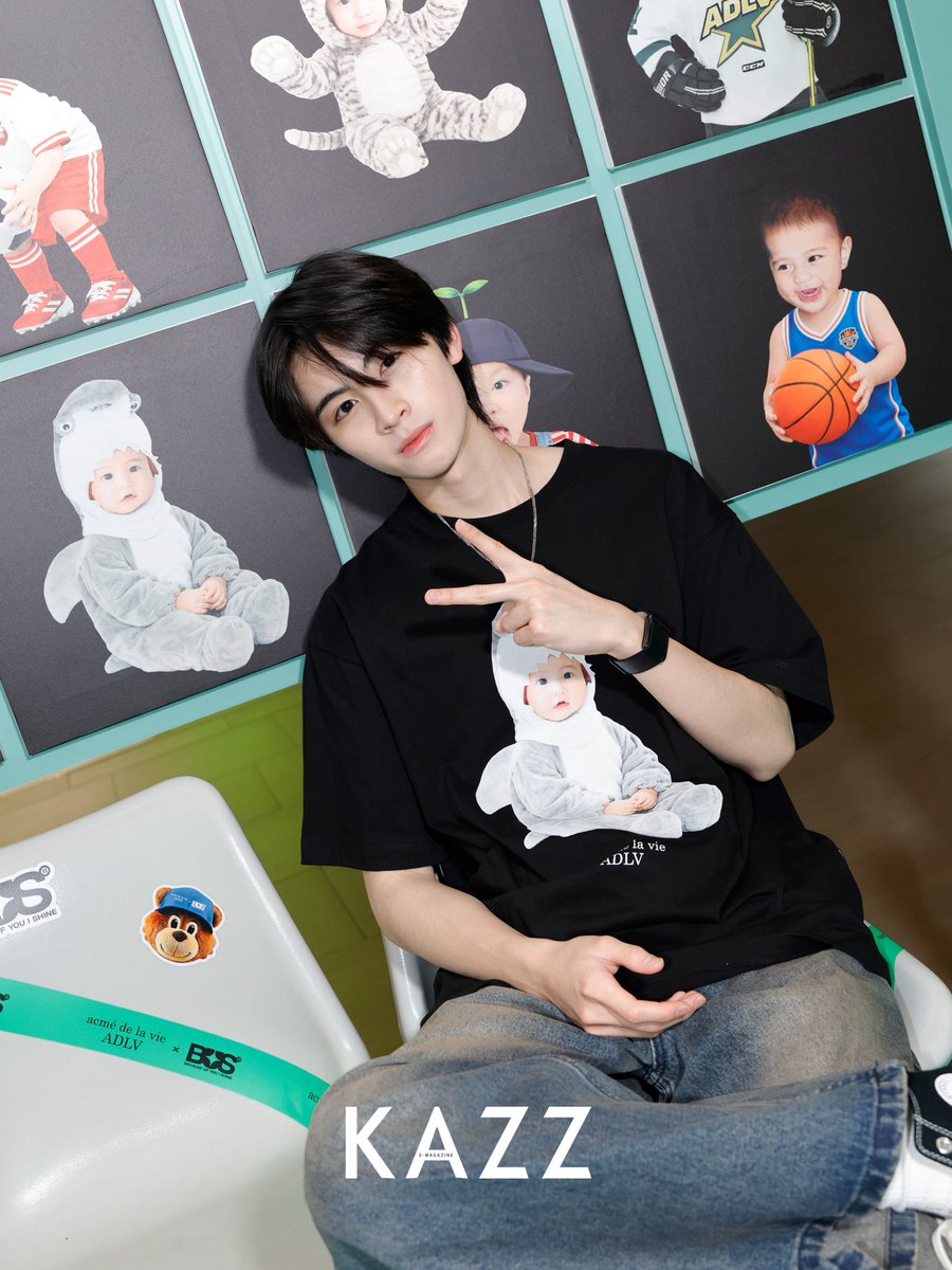 Kazzmagazine's tweet photo. Acmé de la vie (ADLV) แบรนด์สตรีทแวร์จากเกาหลีใต้ เปิดตัว ADLV × BUS คอลเลกชั่นพิเศษครั้งแรกกับศิลปิน T-Pop อย่าง BUS because of you i shine ถ่ายทอดตัวตนและเรื่องราวของสมาชิกทั้ง 12 คน ผ่านดีไซน์เสื้อยืดในสไตล์อันเป็นเอกลักษณ์ของ ADLV ✨

พร้อมบรรยากาศพิเศษวันนี้ เมื่อ AA และ JINWOOK มาร่วมเยี่ยมชม ADLV × BUS Special Pop-up event at Atrium2, G floor, Siam Center 

#ADLVxBUS #adlvthailand #acmedelavie #ADLV
#BUSbecauseofyouishine