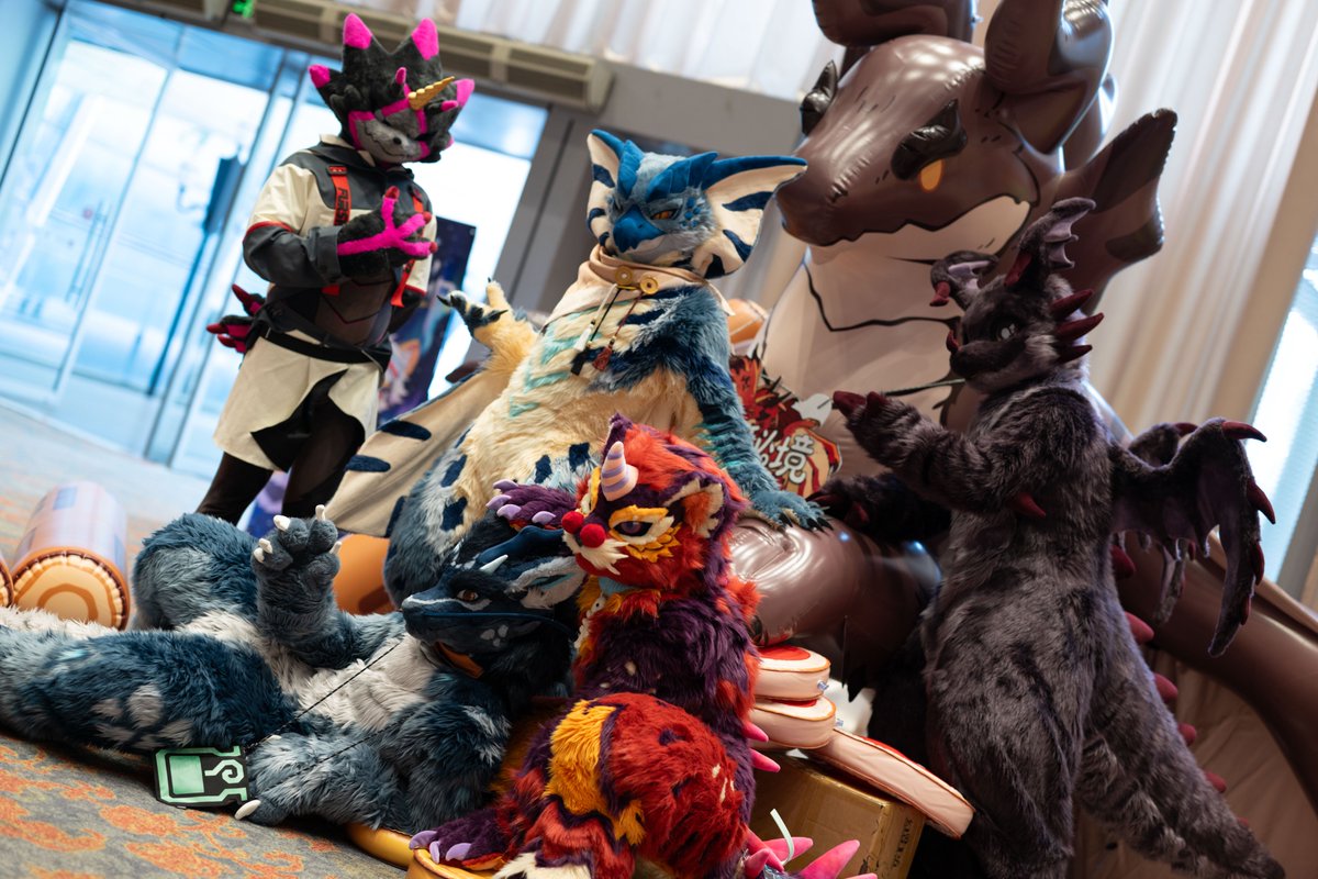 FactoryCreature's tweet photo. Thank you to everyone who came by and took photos with our inflatable friends! 

Seeing you all interact with our big guys truly made us so happy — every single photo warmed our hearts!
@nighrvern @Leter15037776 @griffim_ @Matsurii_0405 senya @Onni_TheCat https://t.co/0eFBJrpNMH