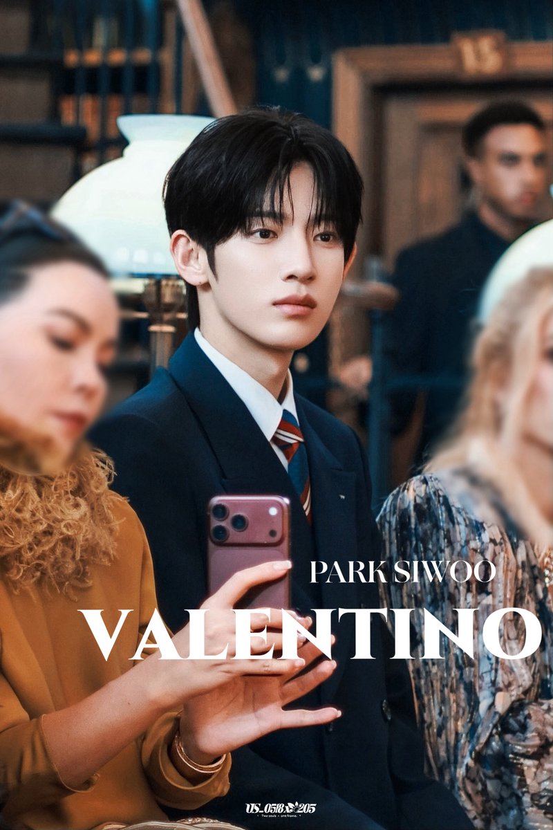 US_0518x0205's tweet photo. HELLO VENUS

#PARKSIWOO
#Valentino #PFW https://t.co/NZ5UZfccav