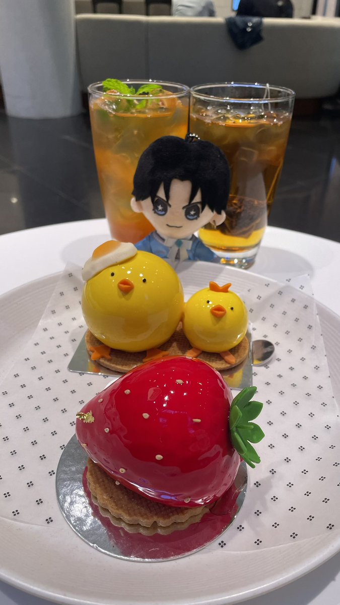 8eRn_kt11's tweet photo. 健人くんが昨日のMCで食べてたひよこケーキ食べてきた！迫り来る丸呑み🐥 真似して1口でいってみたけどあんなすぐ喋れなくて健人くんすごい() https://t.co/wfesa8jsAx