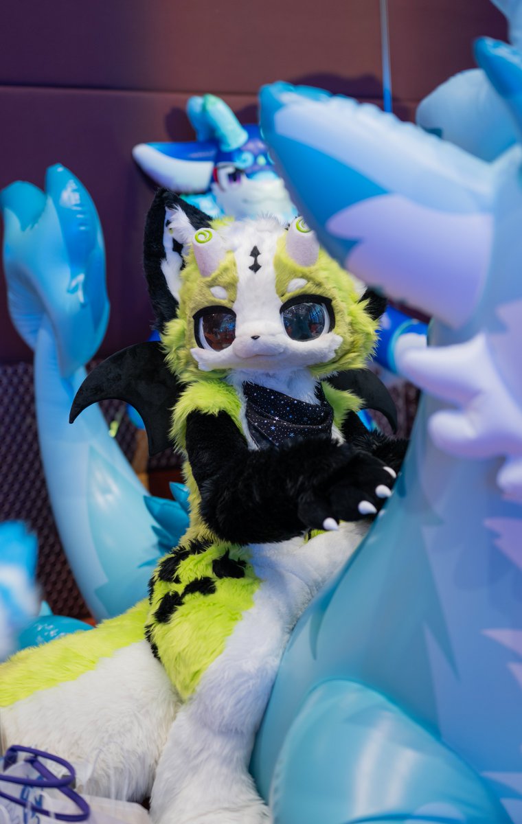 FactoryCreature's tweet photo. Thank you to everyone who came by and took photos with our inflatable friends! 

Seeing you all interact with our big guys truly made us so happy — every single photo warmed our hearts!
@nighrvern @Leter15037776 @griffim_ @Matsurii_0405 senya @Onni_TheCat https://t.co/0eFBJrpNMH