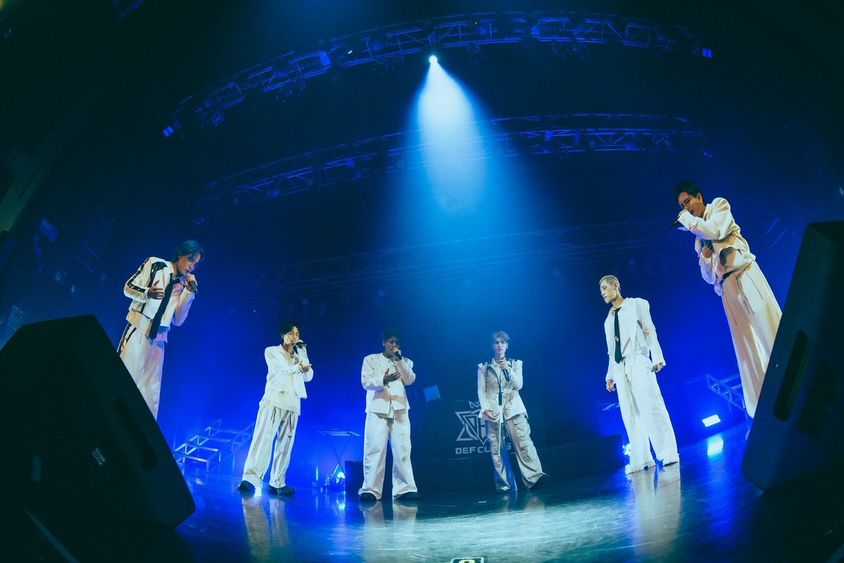 DefClass_'s tweet photo. \ Live Photo📸 /

#DefClass
“I need you to stay by my side”

『FREEDOM〜ストリートからの逆襲〜』
配信サービスは10月23日まで💨

▼チケット購入はこちら
チケット価格：3,000円(税込)
https://t.co/v2dW9jVsaI

■視聴URL
https://t.co/dsrSEISO6X
タイムシフト視聴期間：2026年10月23日(金)23:59まで