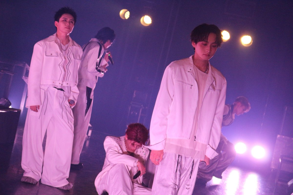 DefClass_'s tweet photo. \ Live Photo📸 /

#DefClass
“I need you to stay by my side”

『FREEDOM〜ストリートからの逆襲〜』
配信サービスは10月23日まで💨

▼チケット購入はこちら
チケット価格：3,000円(税込)
https://t.co/v2dW9jVsaI

■視聴URL
https://t.co/dsrSEISO6X
タイムシフト視聴期間：2026年10月23日(金)23:59まで