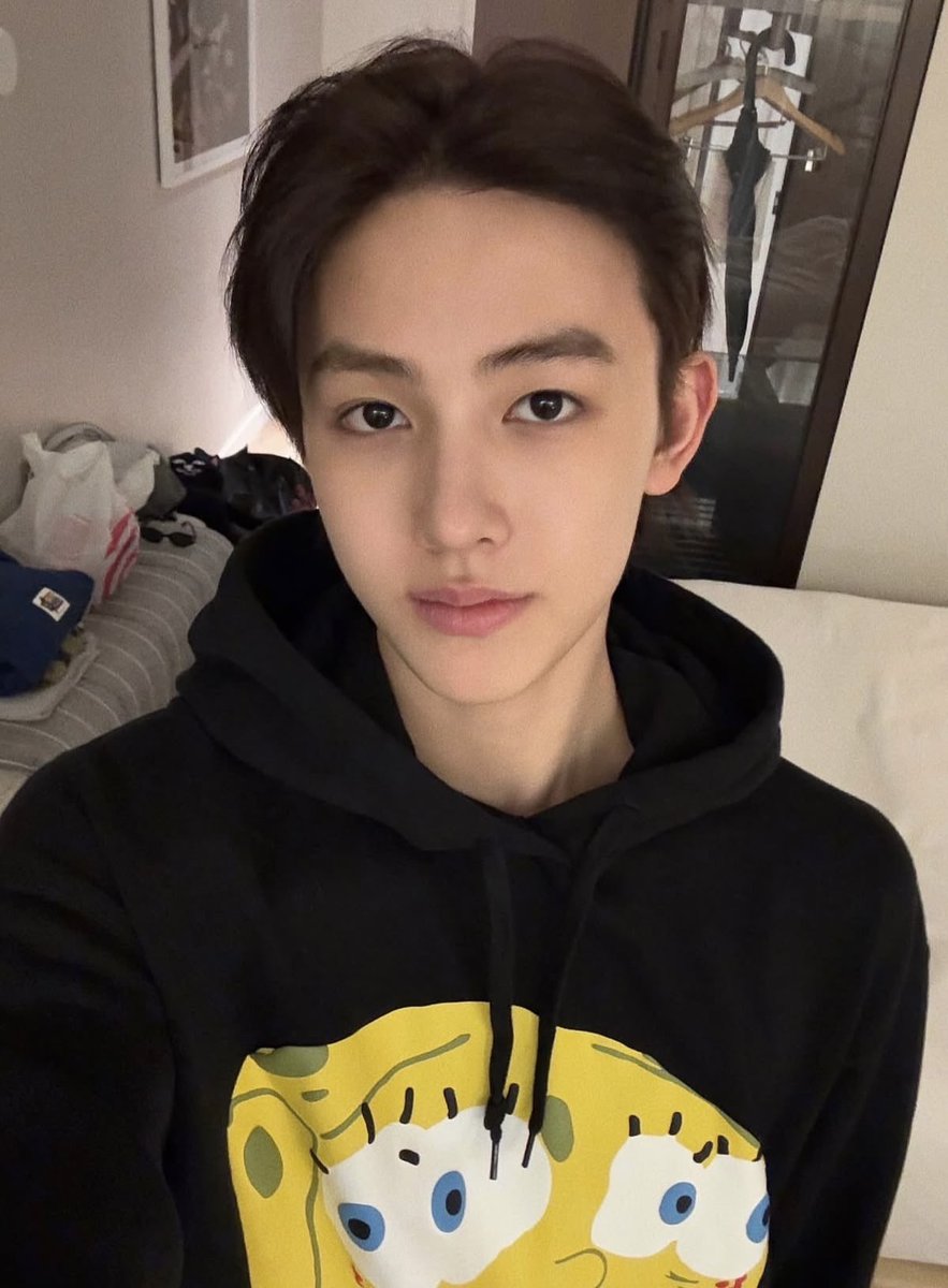 z20te's tweet photo. 이렇게 깨끗한 얼굴이 너무너무 좋은 거 같음 https://t.co/OCqhXvGoQ4