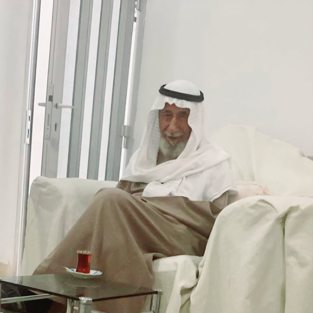 b0fhad's tweet photo. أربعون عاماً وصوته يصدح بـ "حي على الصلاة" 

وليس له ذرية فكون له بدعائكم 🤲

انتقل إلى رحمة الله مؤذن مسجدي
 (أبو عبدالله)  محسن جاسم شريف

مؤذن مسجد رفاعة بن المنذر #عاجل_الآن

الدفن  بعد صلاة العصر 
اليوم الاثنين في مقبرة صبحان

إنا لله وإنا إليه راجعون
بعد مسيرة طويلة في رفع النداء، ومضى إلى ربه وليس له ذرية ترجى كان عقيما
رحمه الله وأسكنه الفردوس الأعلى، ولا تنسوه من صالح دعواتكم بأن يثبته الله ويخلف عليه بدار خير من داره.
دعواتكم له