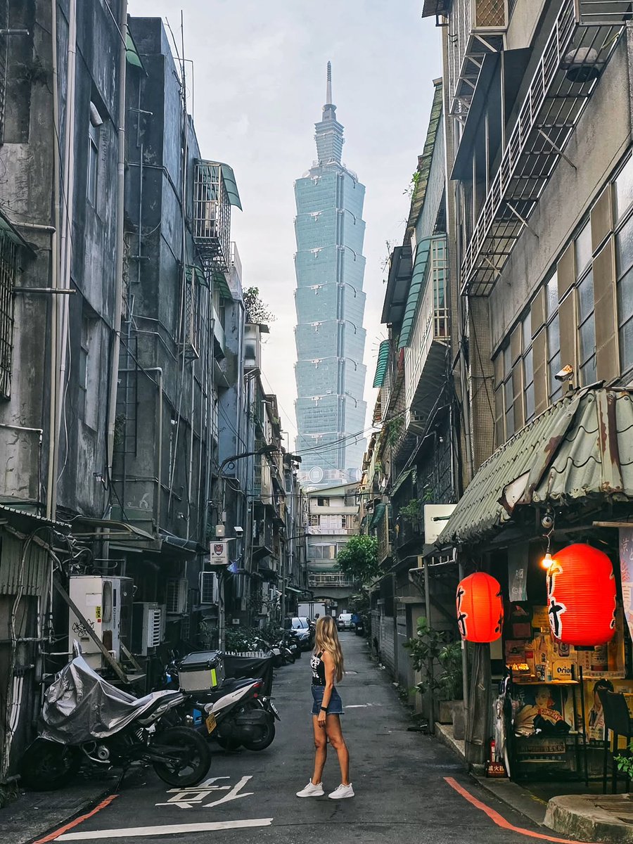 carmen14775's tweet photo. Taipei 101’s 2 most iconic photo spots
1. Takemura Izakaya Alley
No. 2, Alley 1, Lane 253, Songren Road
10-minute walk from Xiangshan Station Exit 2. 2. Elephant Mountain
Take the Red Line to Xiangshan Station Exit 2, then hike 15–20 minutes to the https://t.co/rIewei2aW4