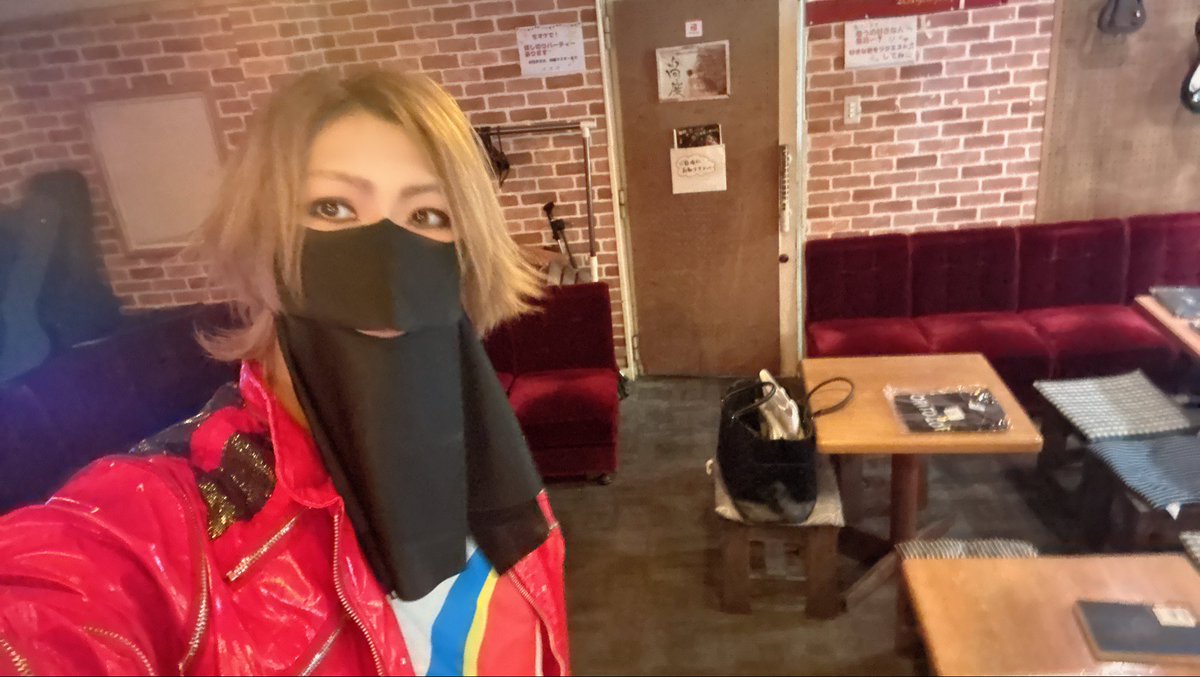 kiriyaww's tweet photo. この日のために駆けつけてくださった皆様(yayoi様も)、心より御礼申し上げます。

一日限りのKIRIYAバンド！
カバー、オリジナル、弾き語り、無駄な喋りで時間もだいぶ押してしまいました。

ご協力くださった尚廉さんにも感謝です！
素敵なお店ですので、お行儀のよい方はぜひお越しくださいませ♪ https://t.co/a7Y88Sjusx