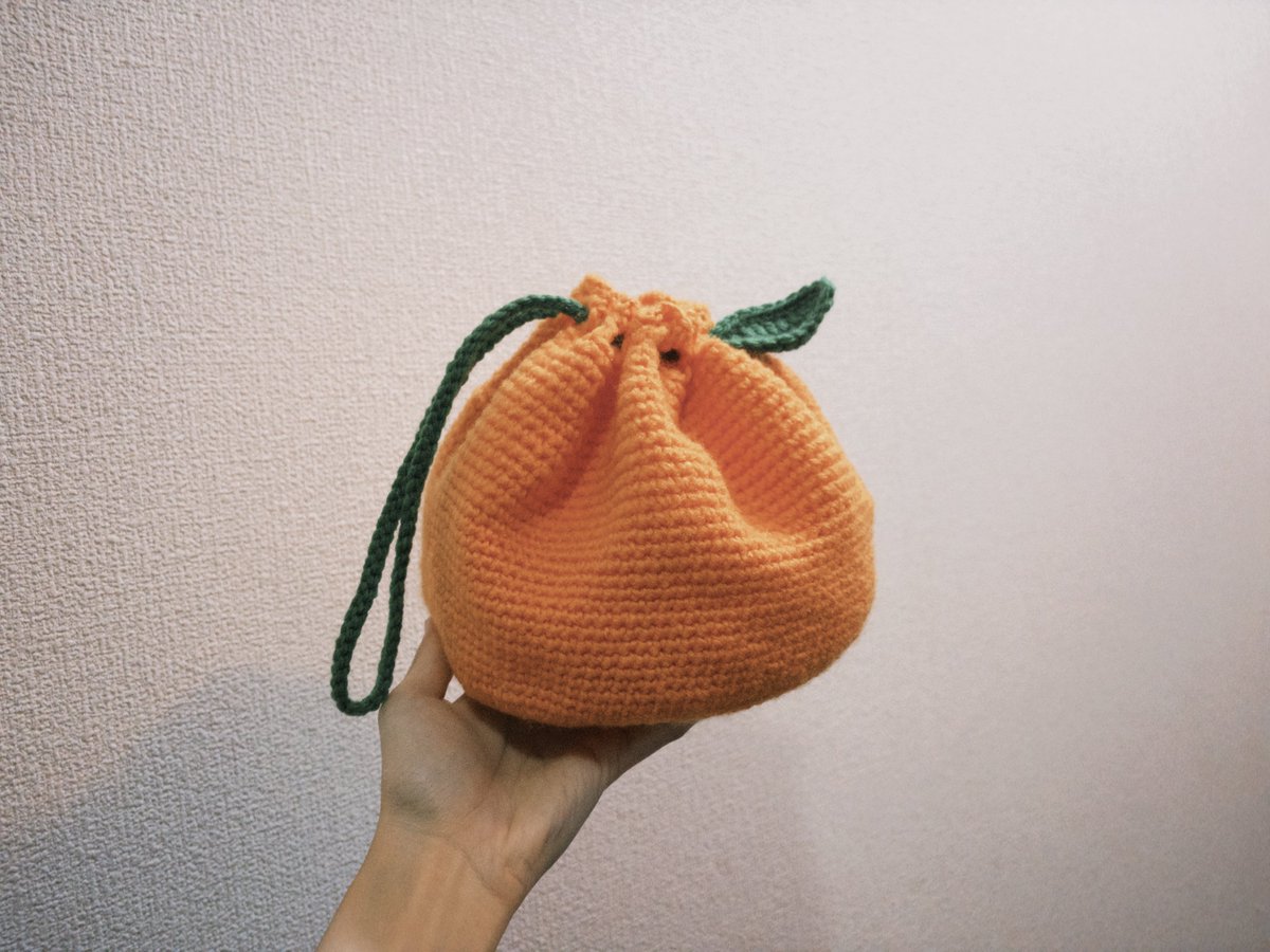 tsuk1toji_popi's tweet photo. 愛媛の回覧板、楽しみすぎて、
みかんのバッグ編んじゃった🍊 https://t.co/bjSwXdnG3x