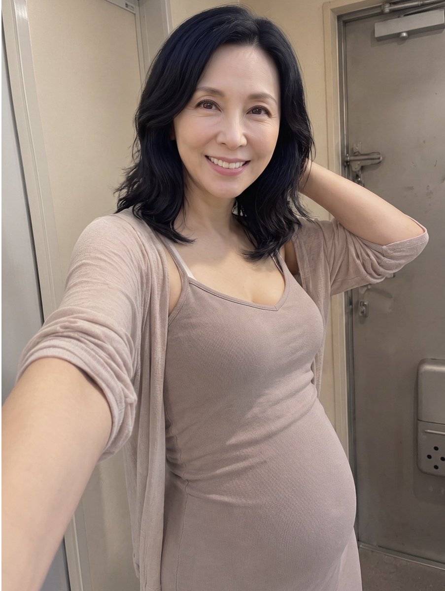 SandyCinta1's tweet photo. 正直に教えてください。こんな59歳のババアが待ち合わせに来たら、帰りたくなりますか？ https://t.co/JJUDNZLk04