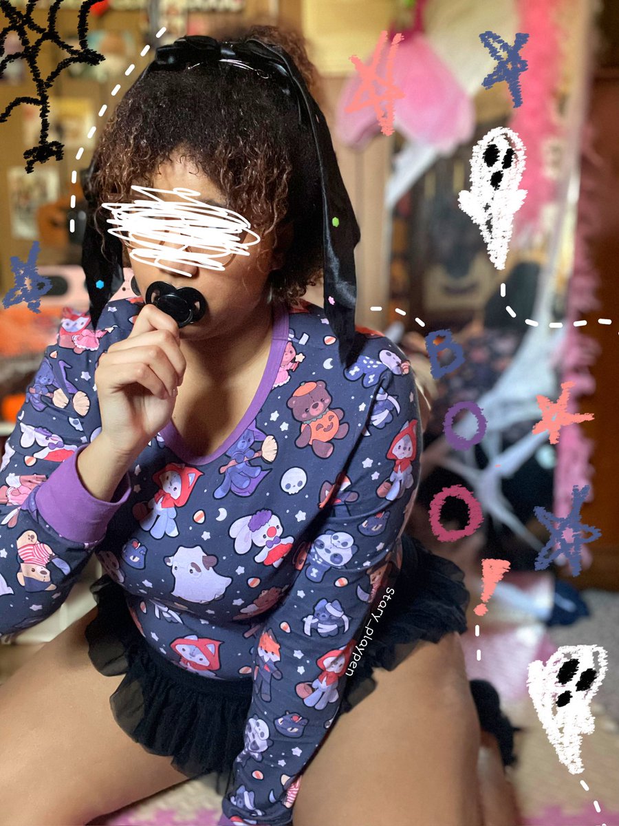 stary_playpen's tweet photo. Ahhh its official spooky season >~<

. https://t.co/F4U0Cwm735