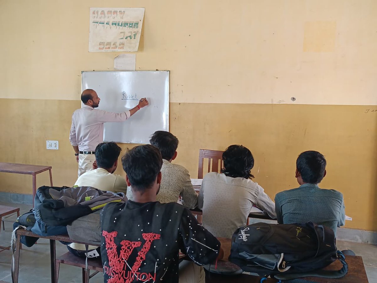 bhatar_iti's tweet photo. 📚 DAILY CLASS | দৈনিক ক্লাস
জ্ঞান অর্জন থেকে দক্ষতা গড়ে তোলার পথে প্রতিদিন এক নতুন অধ্যায়। আজকের ক্লাসে শিক্ষার্থীরা Theory, Practical ও Hands-on Training-এর মাধ্যমে নিজেদের কারিগরি জ্ঞান ও বাস্তব দক্ষতাকে আরও উন্নত করছে। https://t.co/U1DNcJ8dTG