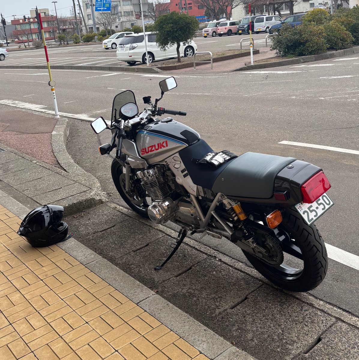MOTORworld_101's tweet photo. #アライのヘルメット被ってる奴集まれ https://t.co/h0GvK3I8N9