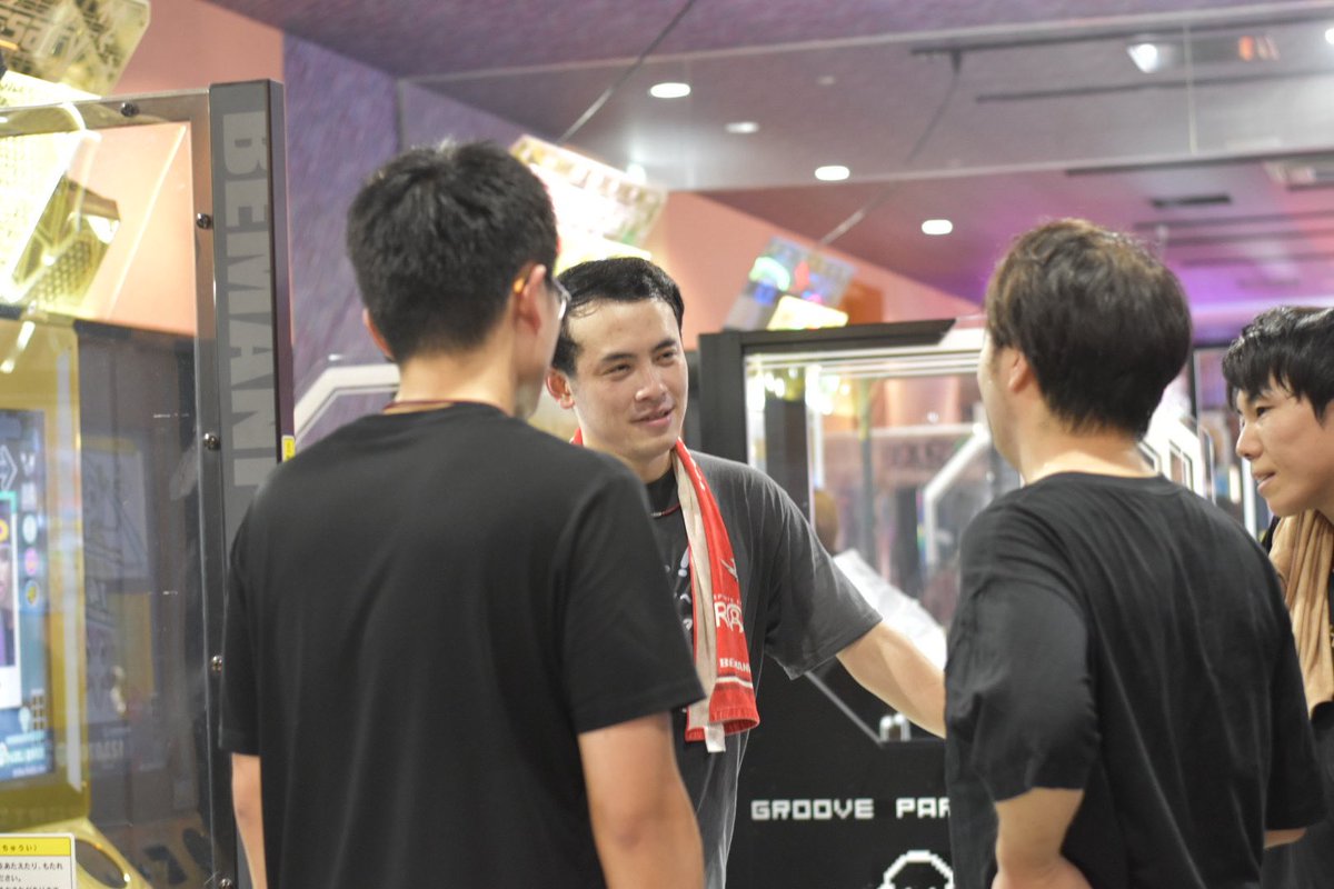 sia_pi's tweet photo. パネルの上で見せる真剣な表情と会話してる時の笑顔のギャップが良い

#BPLS6 #TeamROUND1 https://t.co/nCZ80zjl9H