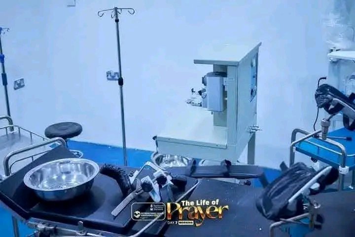 Iam_MrEben's tweet photo. Do you know that Apostle Arome Osayi has built a hundred bed hospital in Makurdi and has been offering free services since it was commissioned in 2024?

Since May 2024, the RCN Hospital & Medical Centre has served thousands of patients in Makurdi and offers medical services free of charge. 

This is apart from the regular Free medical outreaches their Medical team embarks upon. From prisons to IDP camps and even neighboring States. The hospital is staffed by medical experts who volunteer their time and medical expertise to assist the ailing!

Is this the man you are labeling an enemy of science, technology and machines. 
A man you claim is deceiving Nigerians to believe in prayer alone?😇