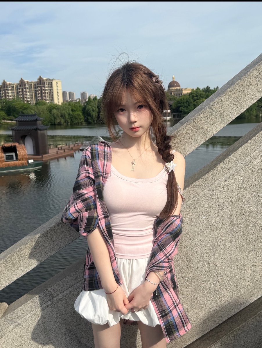 holly97gu5's tweet photo. 有男生要来锐评我15的福嘛

继续发，我真的不要🚪 

 真的给b看 不信你试试   

 我真的是女菩萨🫣🫣 https://t.co/deumAgNZeV