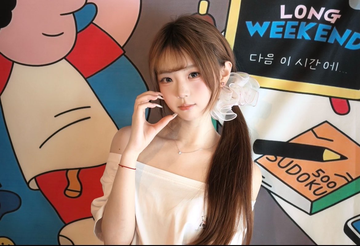 holly97gu5's tweet photo. 有男生要来锐评我15的福嘛

继续发，我真的不要🚪 

 真的给b看 不信你试试   

 我真的是女菩萨🫣🫣 https://t.co/deumAgNZeV