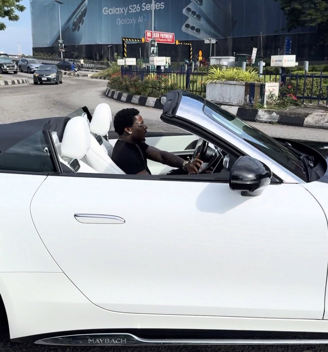 ajayijohn183056's tweet photo. Asake drive a billion dollars car on the street of Lagos https://t.co/Ufz6sJQIBG