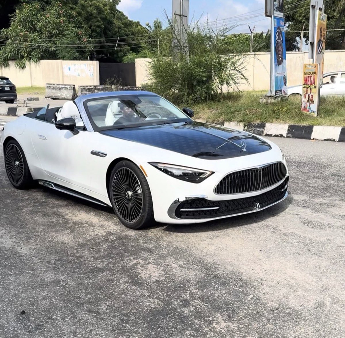 ajayijohn183056's tweet photo. Asake drive a billion dollars car on the street of Lagos https://t.co/Ufz6sJQIBG