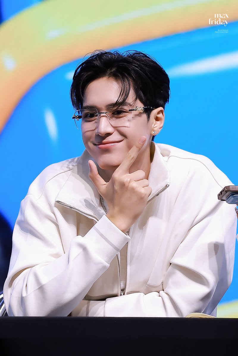 max_mgz's tweet photo. แมะแว่นมาแล้วค้าบ 🤔✨

TESHOWPING TINGTING ONE FAM
#Teshow #เตโช
#GMMTVFANIVAL2026HappyFamilyxTP https://t.co/L7Fq5kqWX6