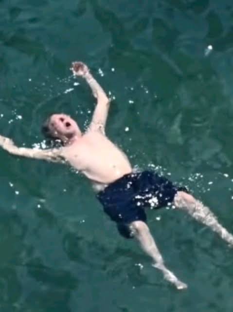 McFroggie1's tweet photo. I can’t stop laughing at this pic of Paul like I have genuine tears in my eyes help me https://t.co/SORyvcxmuc