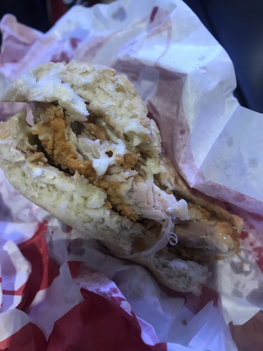 ysjhua's tweet photo. kung sino man nagpasimuno ng dokito burger taina salamat talaga sa buhay mo ang sarap sarap para siyang greatest love na 'di mo makakalimutan https://t.co/02nguTnN9b