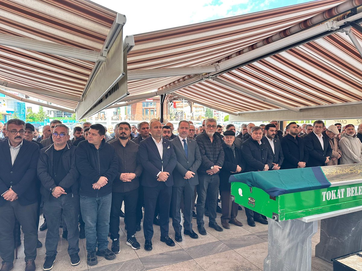 akpartitokat's tweet photo. Merhume Nefise Cengiz ve merhume Neriman Çelebioğlu’nu dualarla son yolculuklarına uğurladık.

Merhumelere Allah’tan rahmet; ailelerine, yakınlarına ve sevenlerine sabır ve başsağlığı diliyoruz. https://t.co/RluRsDZVDf